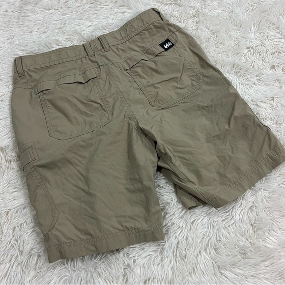 REI Relaxed Fit Khaki 8.5 Inch Hiking Cargo Outdoor Walking Shorts  - Size 6 - Picture 10 of 12